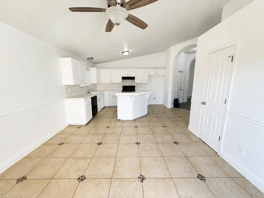 857 Isaac Newton Dr, Hanford, CA 93230 - #2
