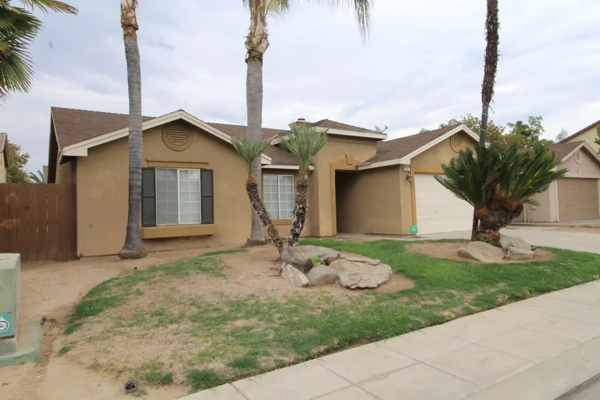 5233 E Harvest Lane E, Fresno, CA 93725 - #1