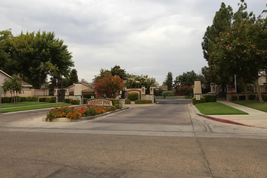 5233 E Harvest Lane E, Fresno, CA 93725 - #3
