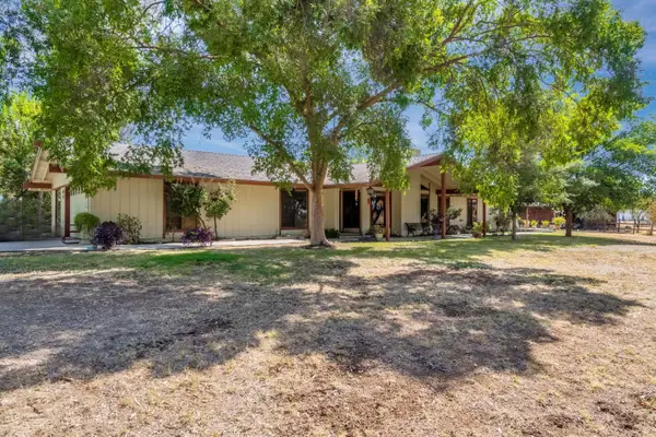 11801 N Mckelvy Avenue, Clovis, CA 93619