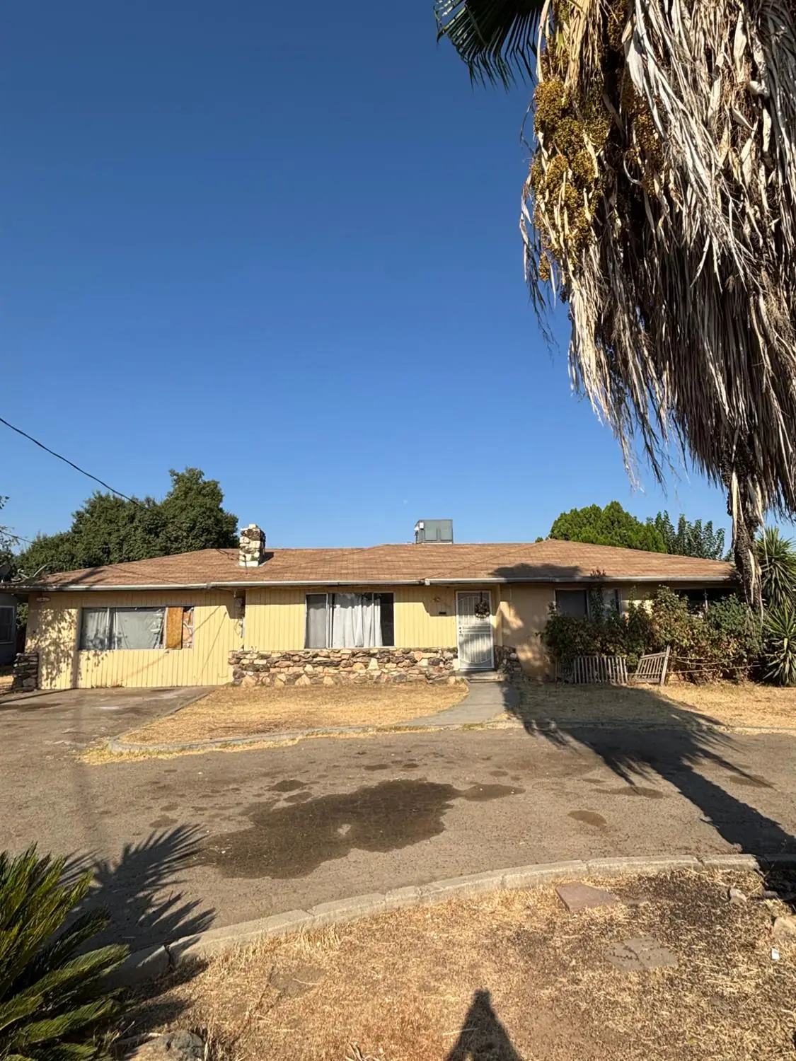 1555 S College Avenue, Dinuba, CA 93618 - #1