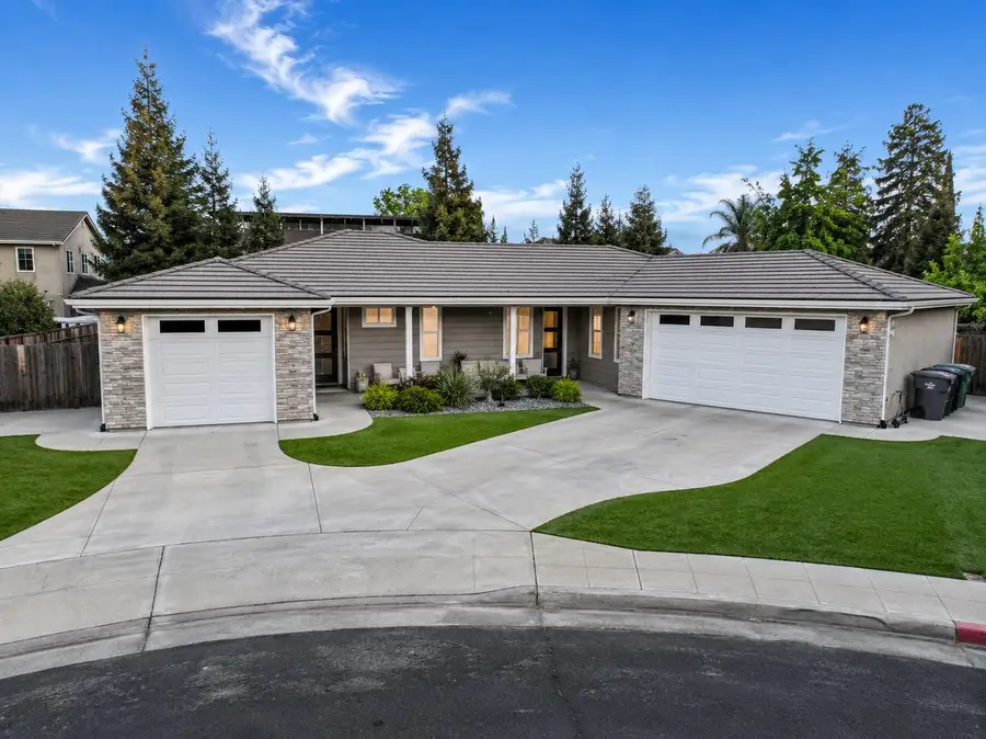 2826 Robinwood Avenue, Clovis, CA 93611 - #2