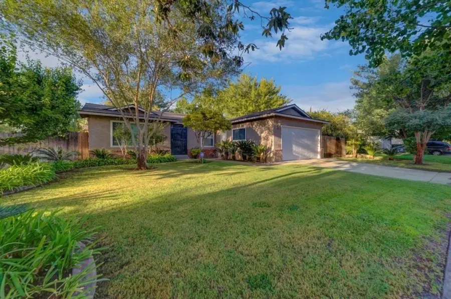 3394 W Dovewood Lane, Fresno, CA 93711 - #2