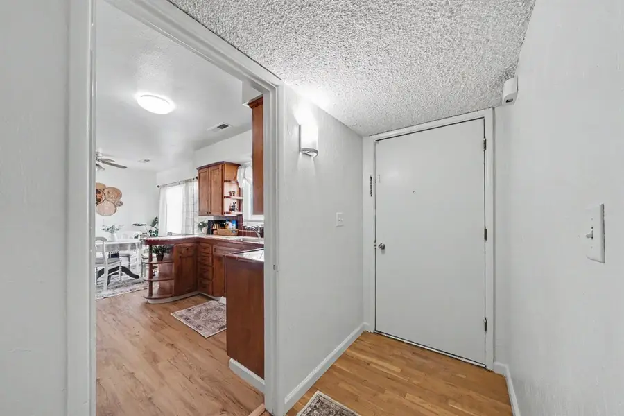 5760 E Siverly Lane, Fresno, CA 93727 - #3