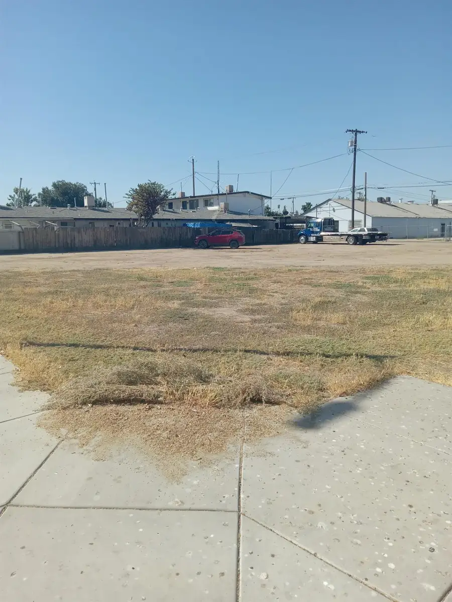 320 N D, Madera, CA 93638 - #2