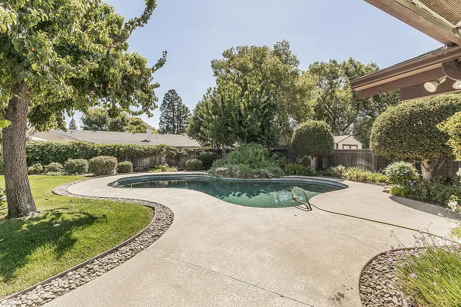 2094 Fairmont Avenue, Clovis, CA 93611 - #3