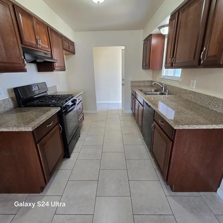 500 E Clark Street, Madera, CA 93638 - #3