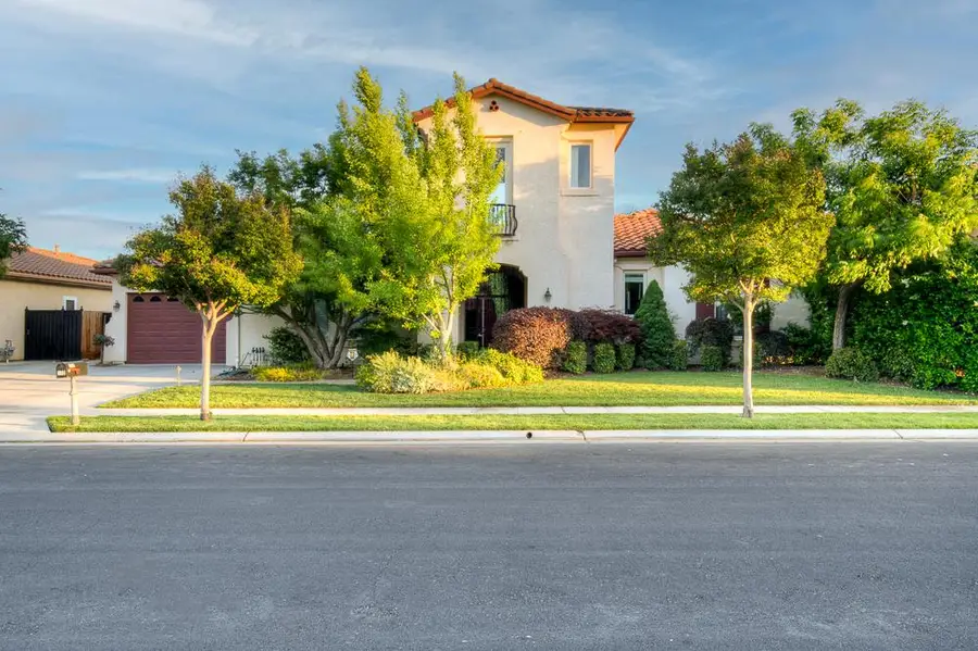 172 Omaha Avenue, Clovis, CA 93619 - #2