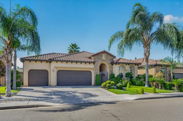 6955 Stuart Avenue, Fresno, CA 93723