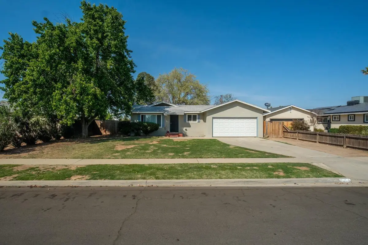 154 W Palo Alto Avenue, Fresno, CA 93704 - #1