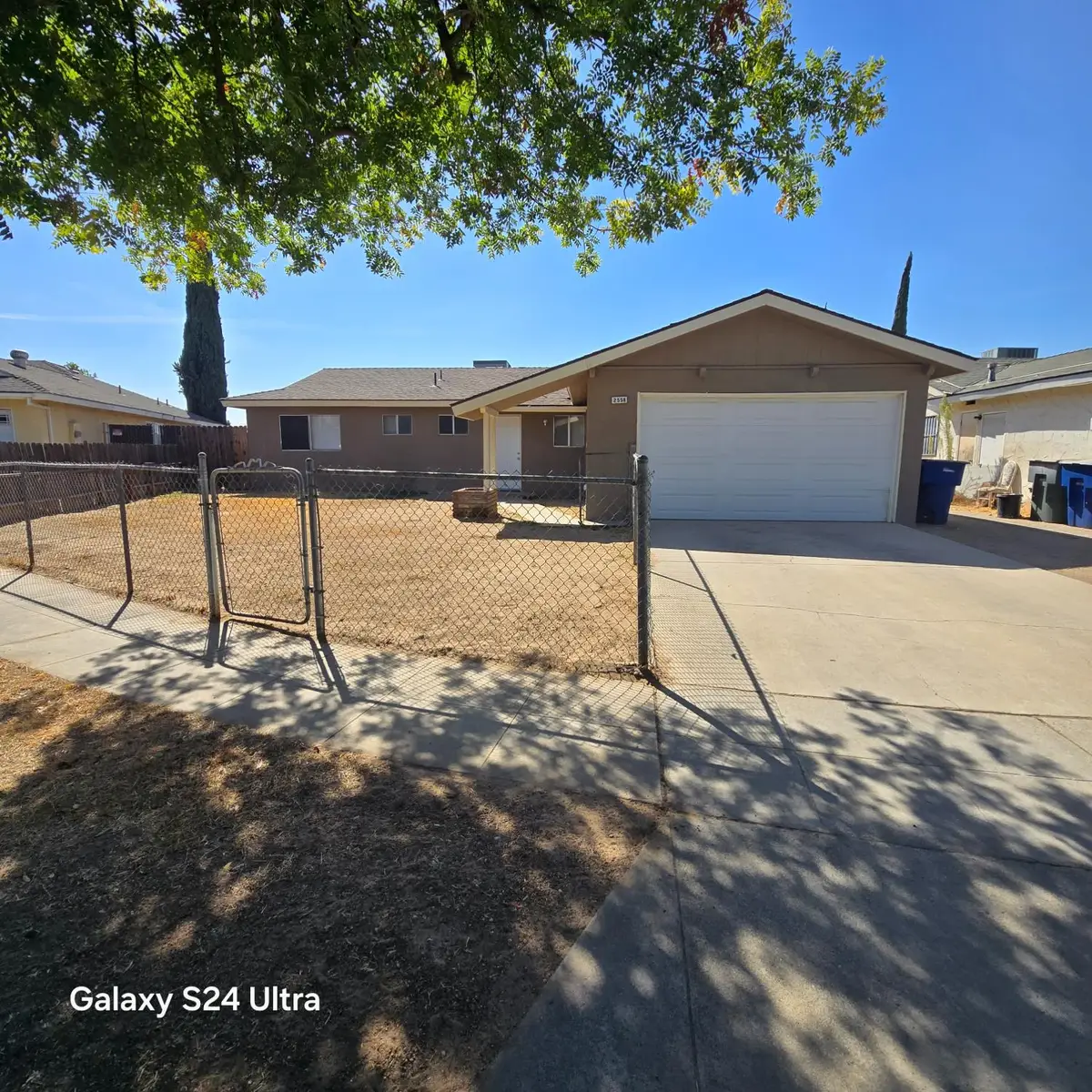 2558 S Backer Avenue, Fresno, CA 93725 - #1