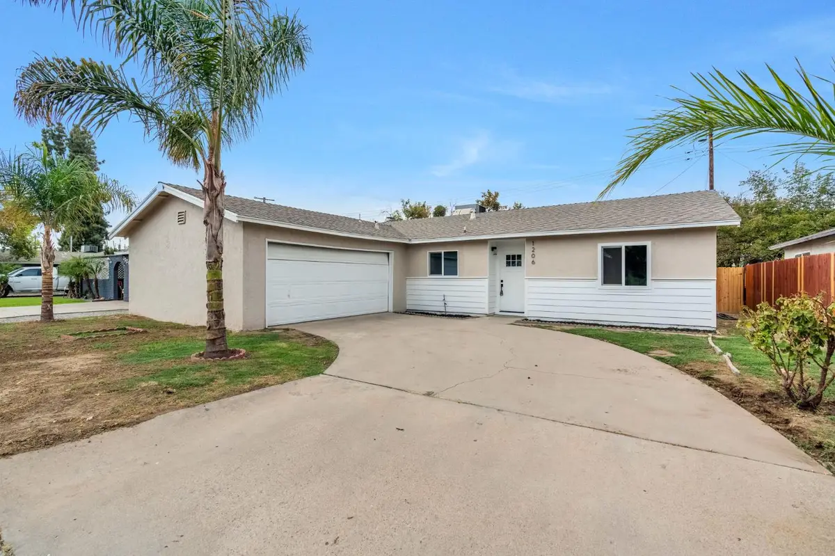 1206 S 12th Avenue, Hanford, CA 93230 - #1