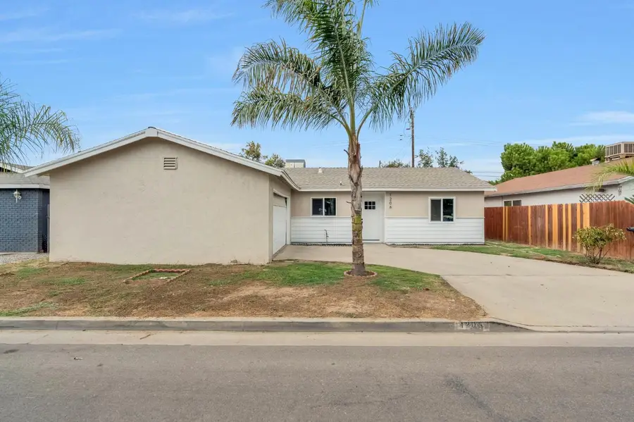 1206 S 12th Avenue, Hanford, CA 93230 - #2