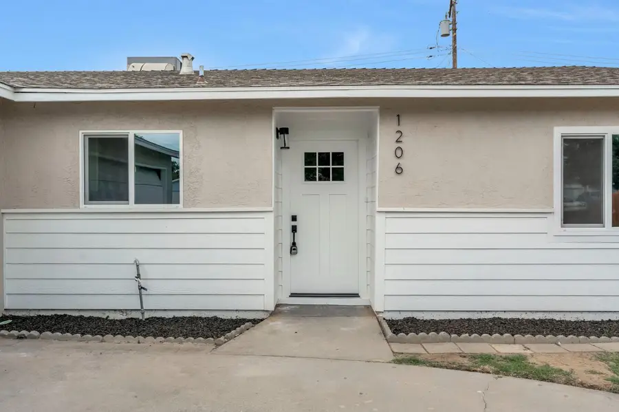 1206 S 12th Avenue, Hanford, CA 93230 - #3