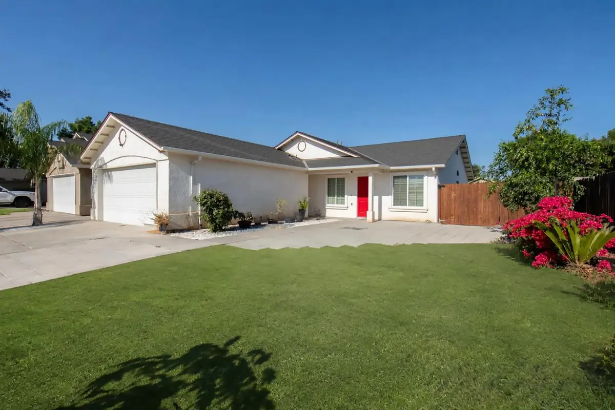 2366 S Sabre Avenue, Fresno, CA 93727 - #1