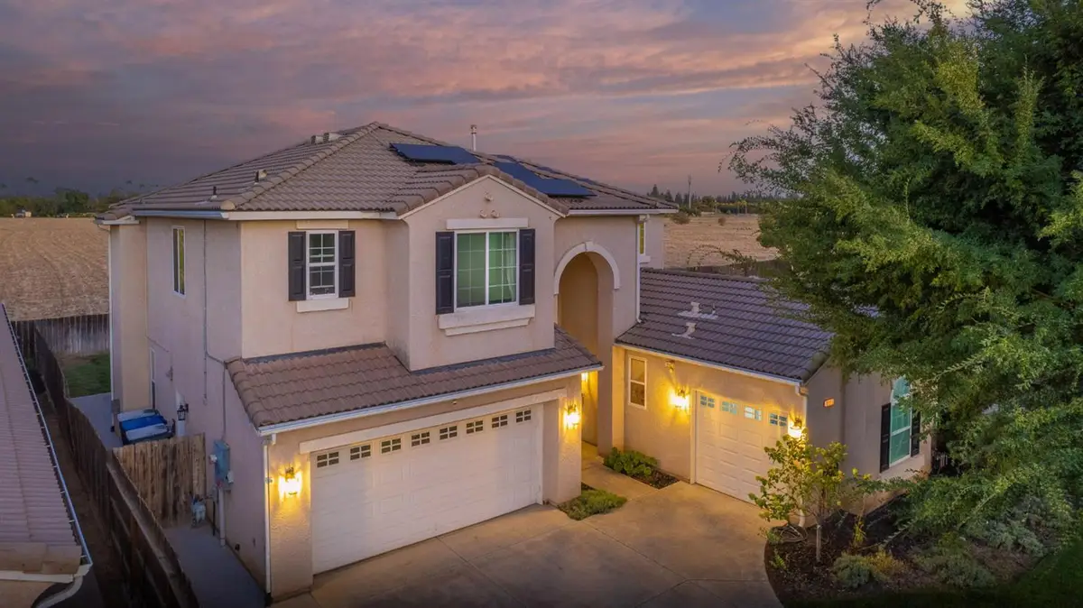 1051 N Coventry Avenue, Clovis, CA 93611 - #1