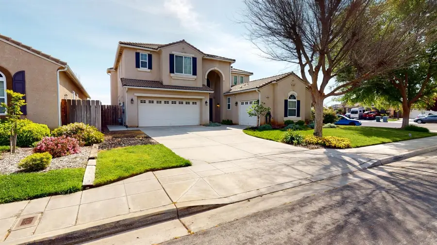 1051 N Coventry Avenue, Clovis, CA 93611 - #3