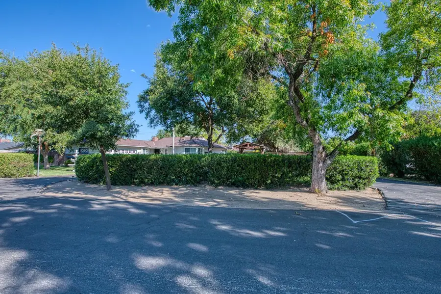 5437 E Buckingham Way, Fresno, CA 93727 - #3