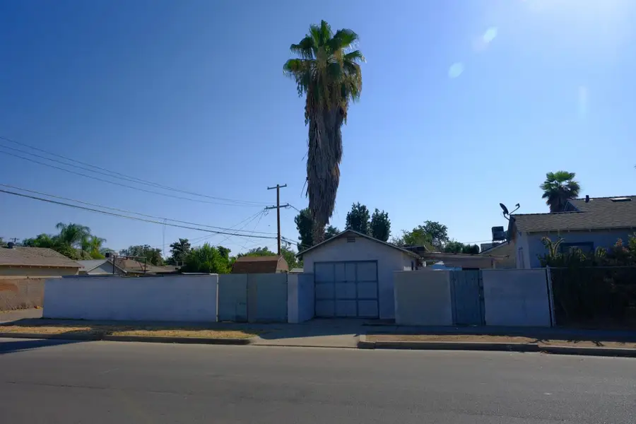 3805 E Heaton Avenue, Fresno, CA 93702 - #2