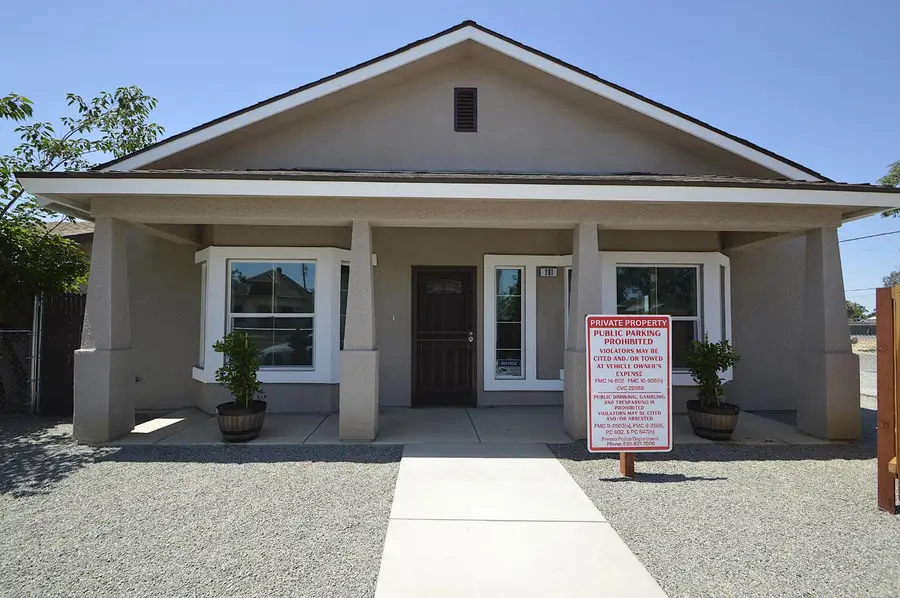 261 E Street, Fresno, CA 93706 - #3