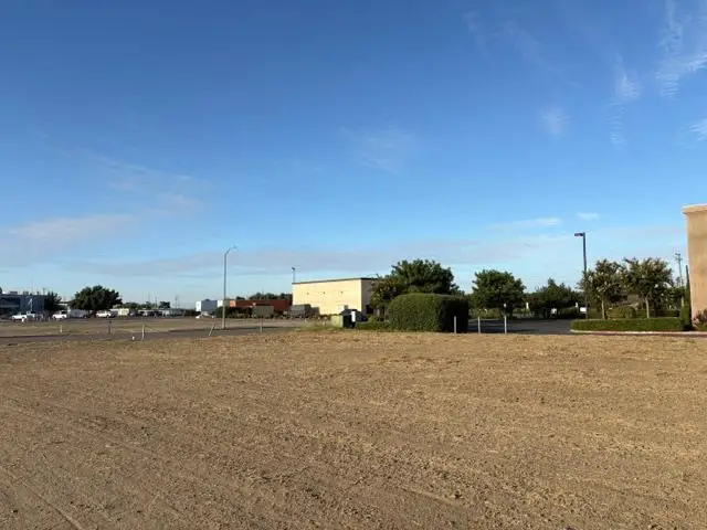 2551 Mitchell Ct, Madera, CA 93637 - #3