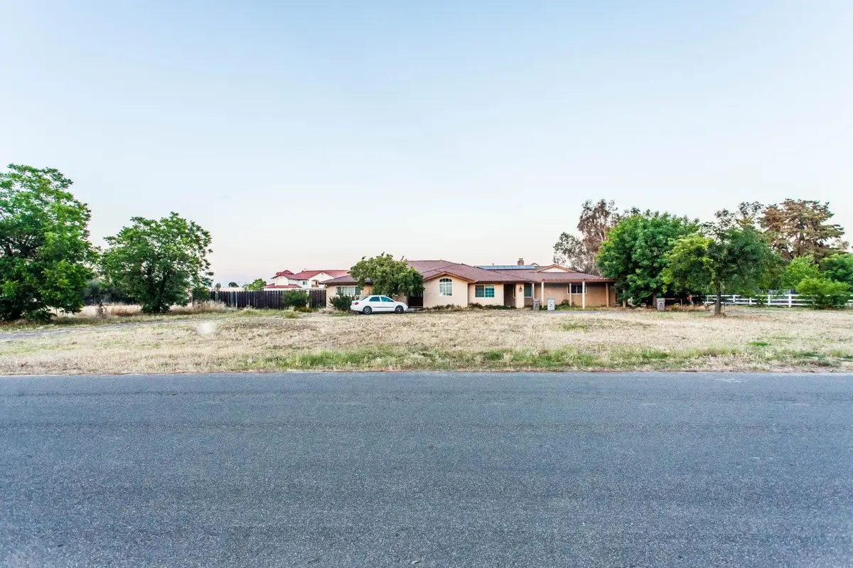 7464 Paula Ave., Clovis, CA 93611 - #1