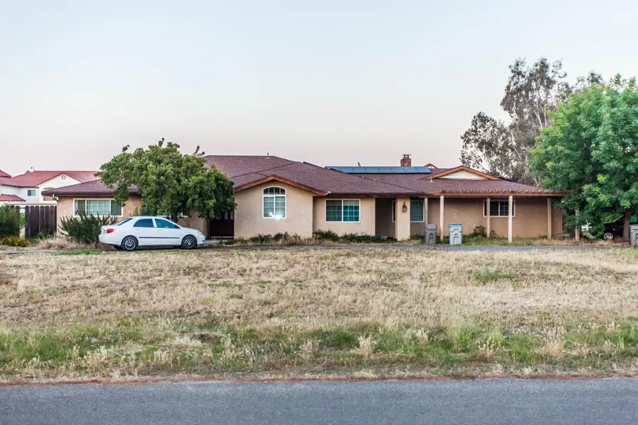 7464 Paula Ave., Clovis, CA 93611 - #2
