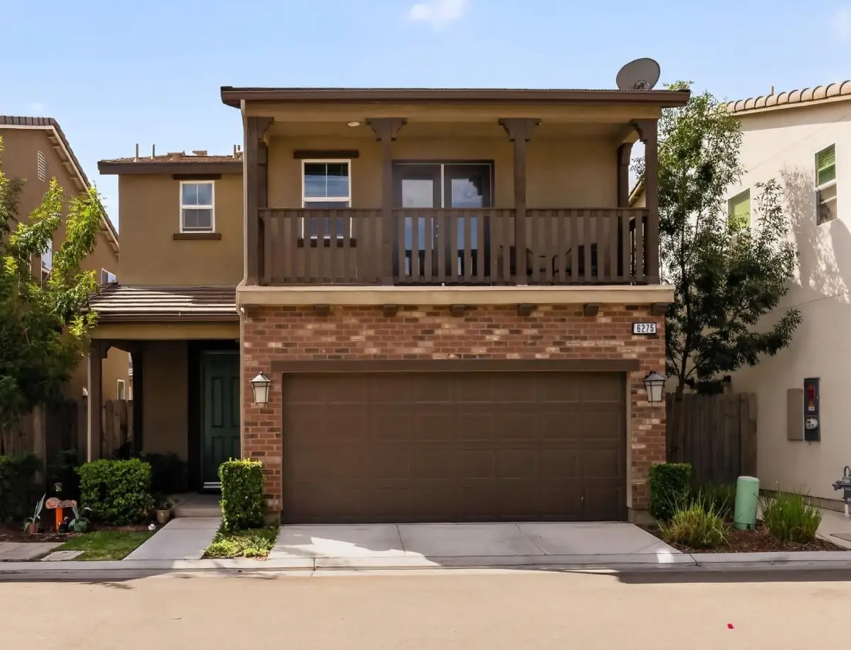 6275 E Overlook Way, Fresno, CA 93727 - #1