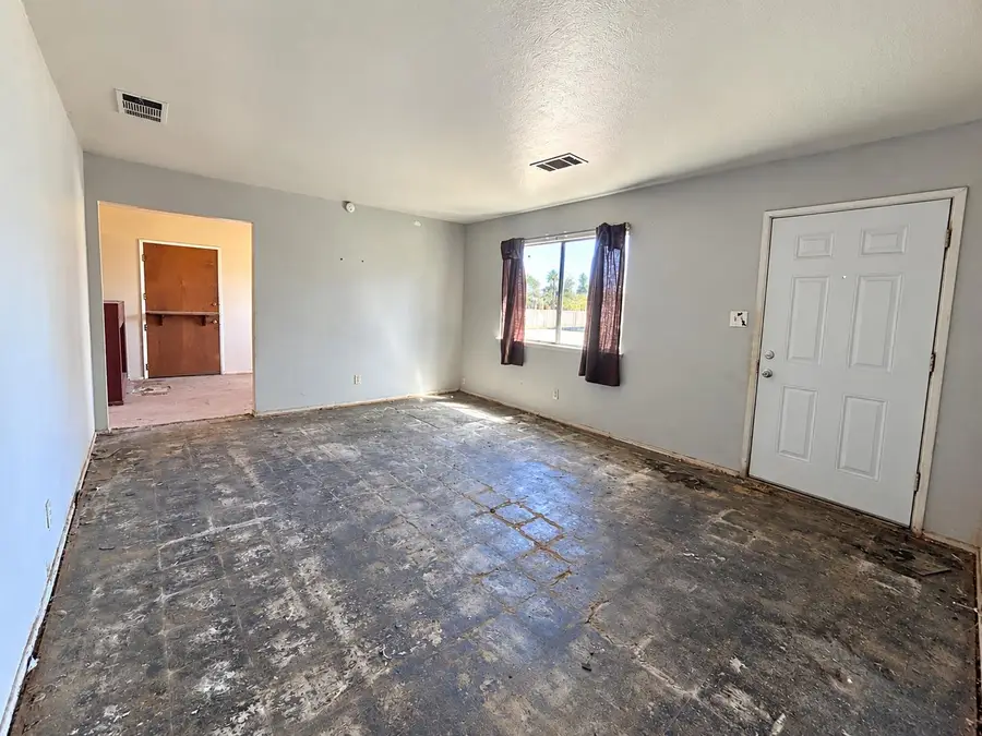 180 E Warner Avenue, Fresno, CA 93710 - #3