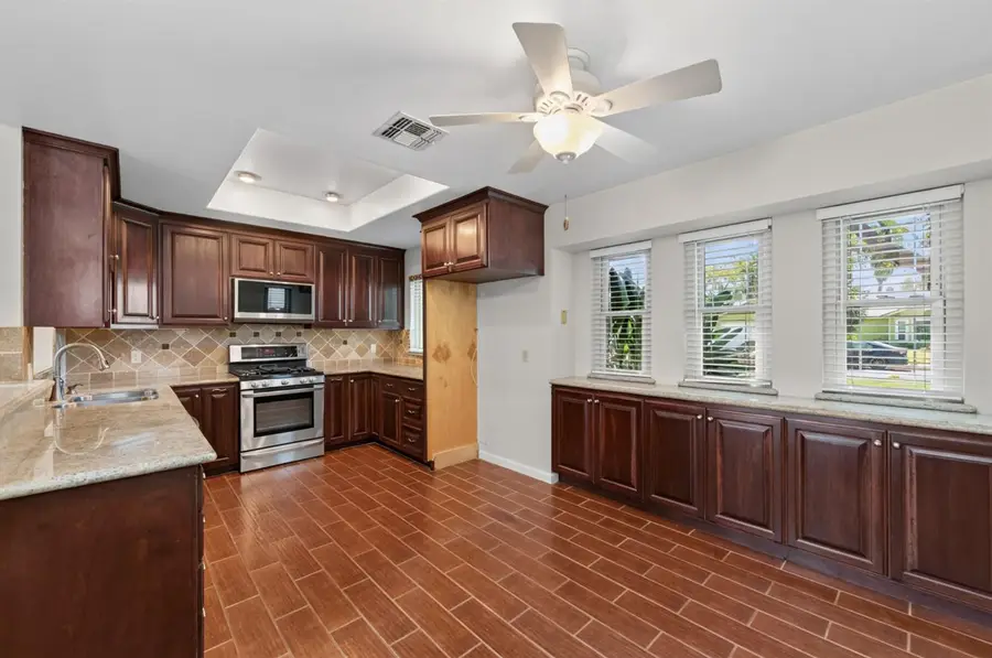 5148 W Los Altos Avenue, Fresno, CA 93722 - #2