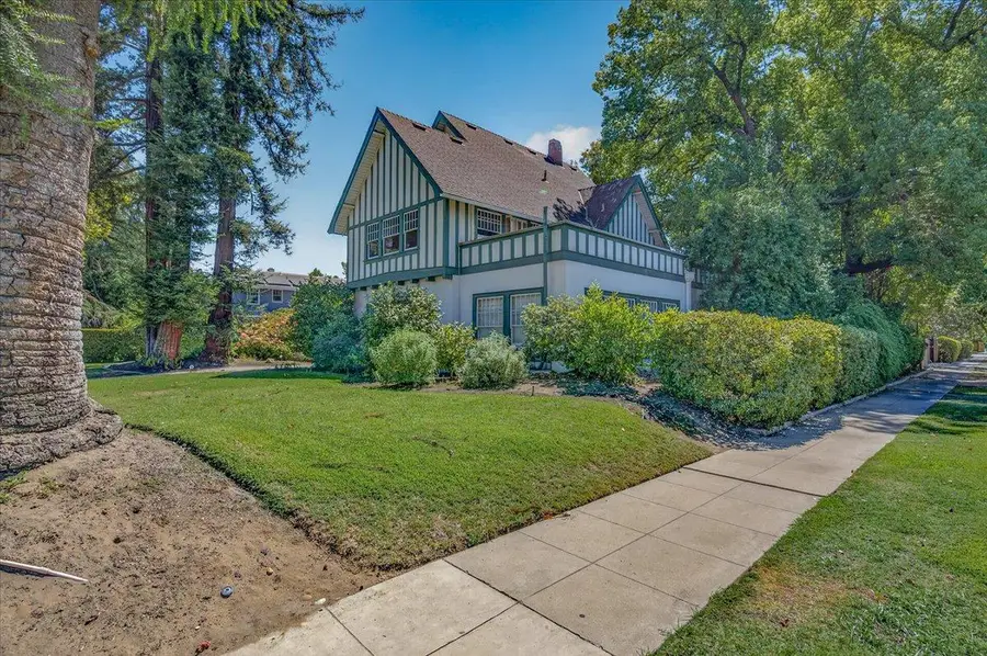 600 E Carmen Avenue E, Fresno, CA 93728 - #2