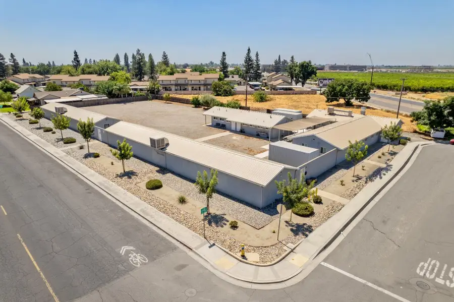 638 W Kern, Dinuba, CA 93618 - #3