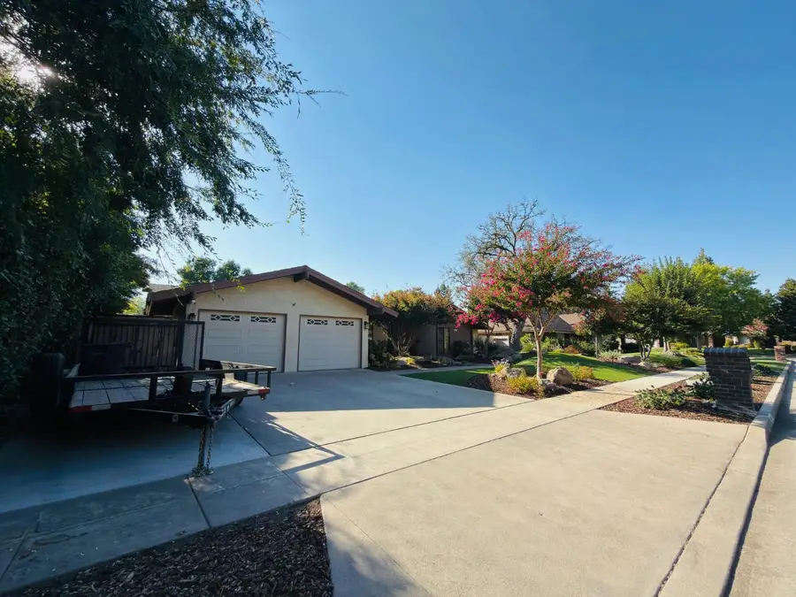 8917 N 6th Street, Fresno, CA 93720 - #3