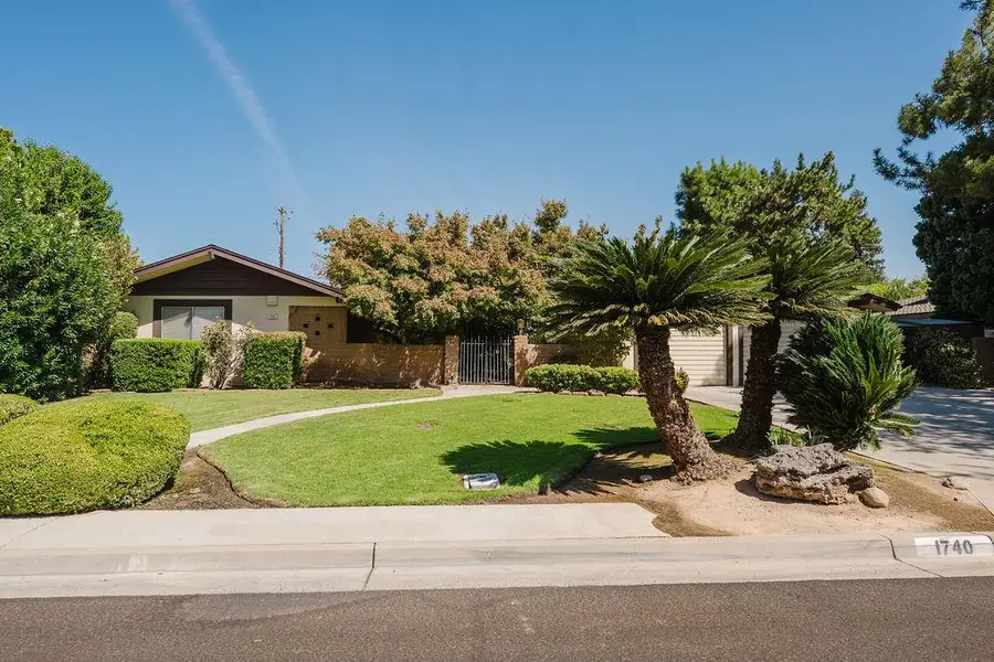 1740 W Celeste Avenue, Fresno, CA 93711 - #2