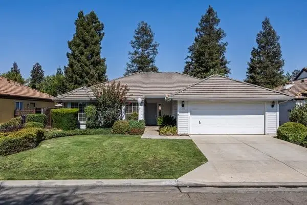6292 N Selland Avenue W, Fresno, CA 93711