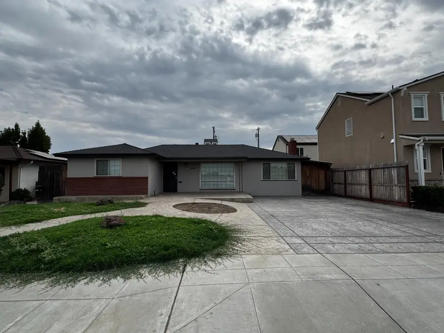 245 Minnewawa Avenue #A, Clovis, CA 93612 - #2