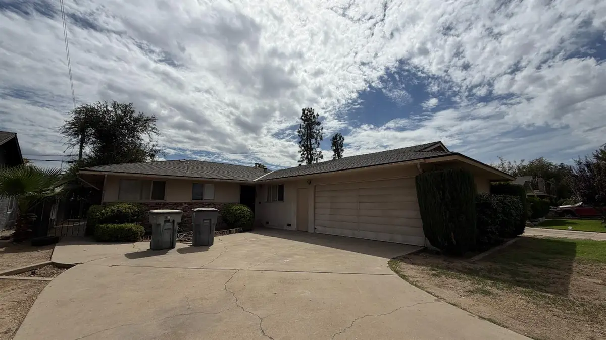1823 W Harvard Avenue, Fresno, CA 93705 - #1