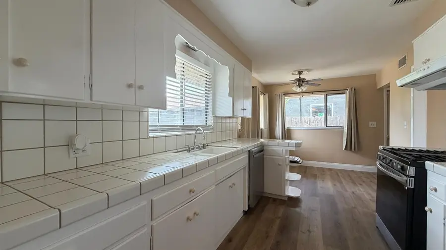 1823 W Harvard Avenue, Fresno, CA 93705 - #3