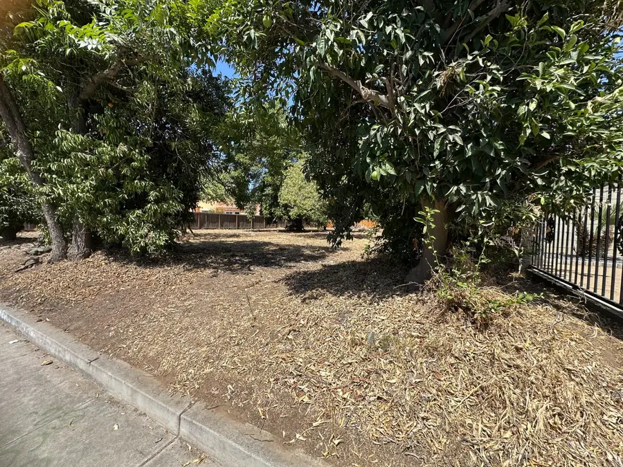 5483 E Tulare Street, Fresno, CA 93727 - #3
