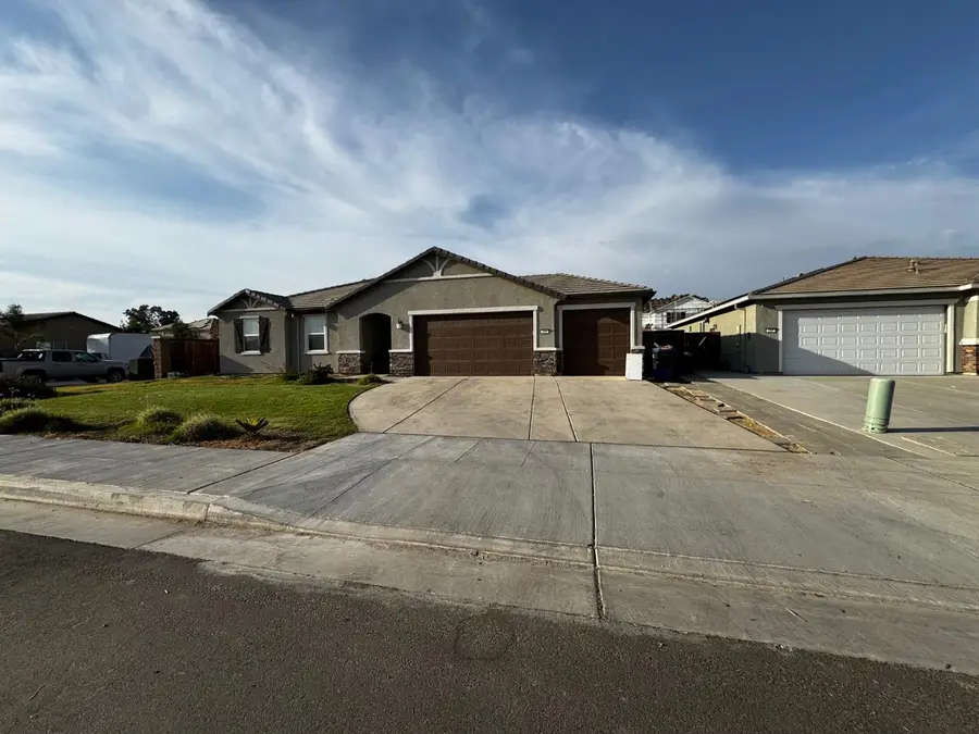 806 E Curtis Avenue, Fowler, CA 93625 - #3