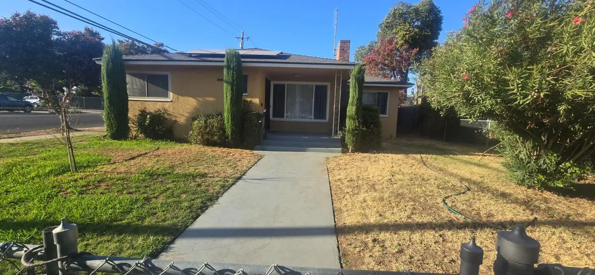 1642 W Robinson Ave, Fresno, CA 93705 - #1