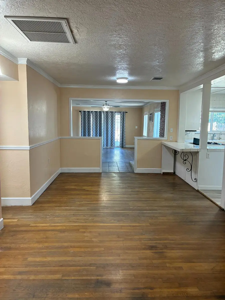 3092 W Floradora Avenue, Fresno, CA 93722 - #2