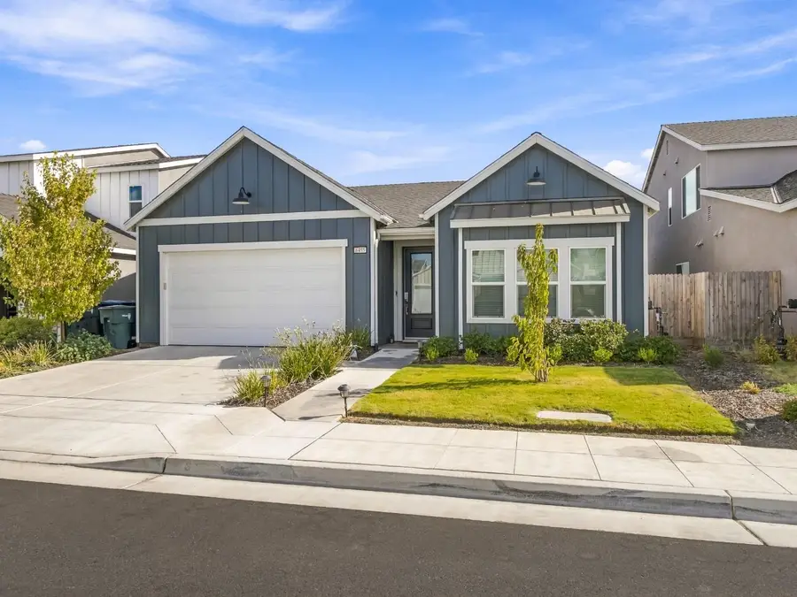 6455 E Giavanna Avenue, Fresno, CA 93727 - #2