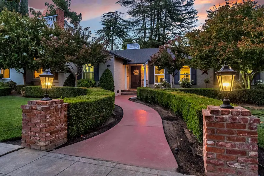 325 E Harvard Avenue E, Fresno, CA 93704 - #2