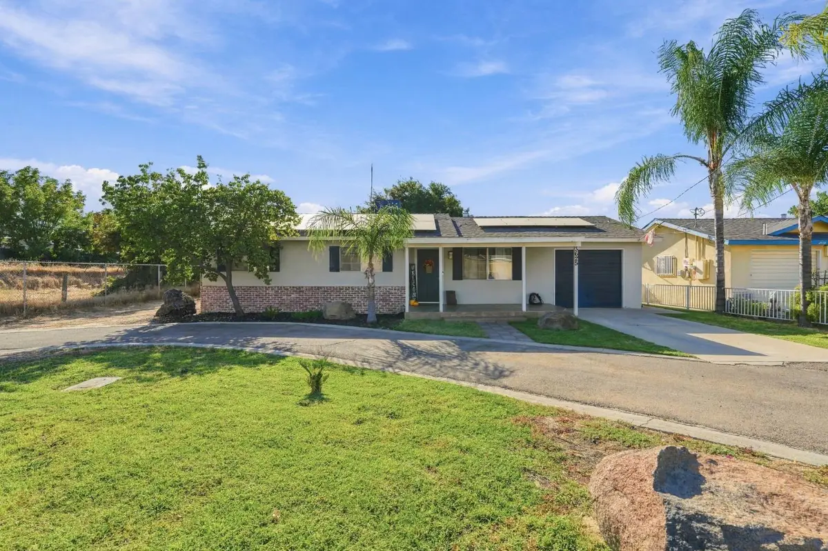 3625 S Highland Avenue, Selma, CA 93662 - #1