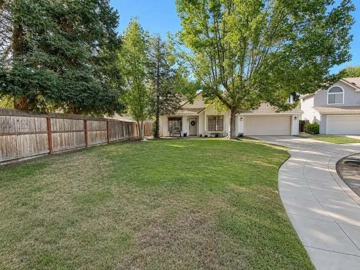 325 W Decatur Avenue, Clovis, CA 93611 - #2