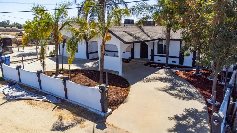 815 E 5th Street, Hanford, CA 93230 - #2