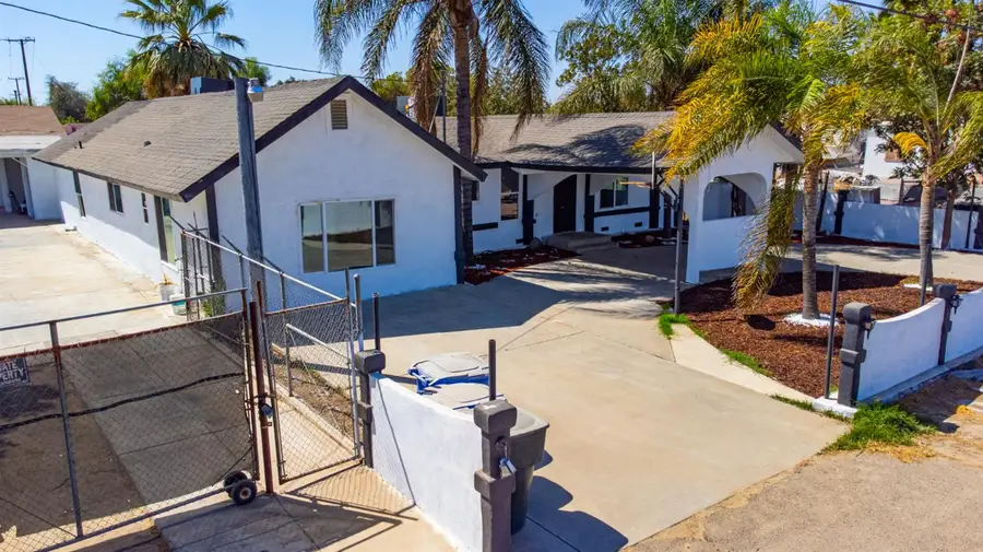 815 E 5th Street, Hanford, CA 93230 - #3