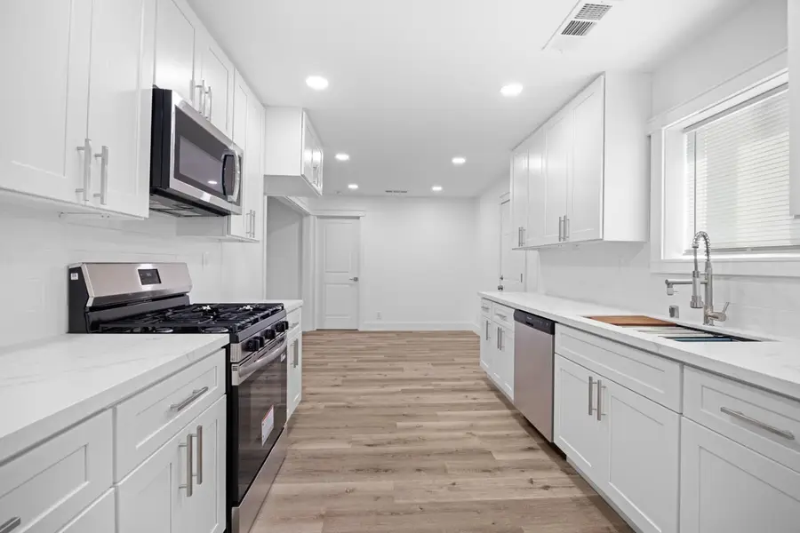 1675 E Echo, Dinuba, CA 93618 - #2
