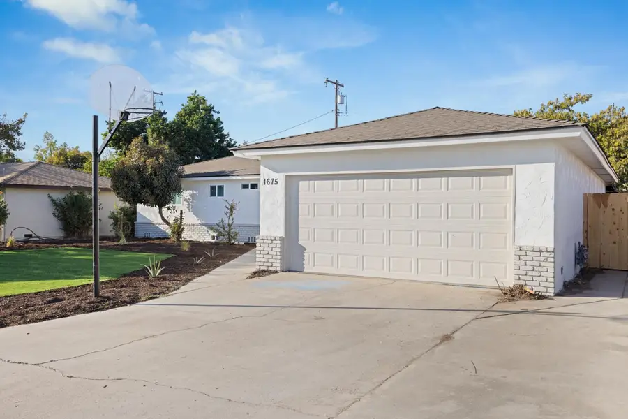 1675 E Echo, Dinuba, CA 93618 - #3